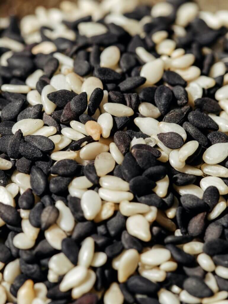 White and black sesame seeds